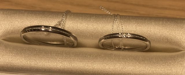 真ん中にミル打ちのラインが入っている