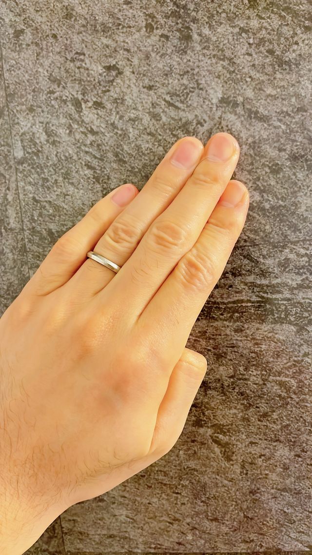 プラチナのリング。傷がついてきましたが味があります。