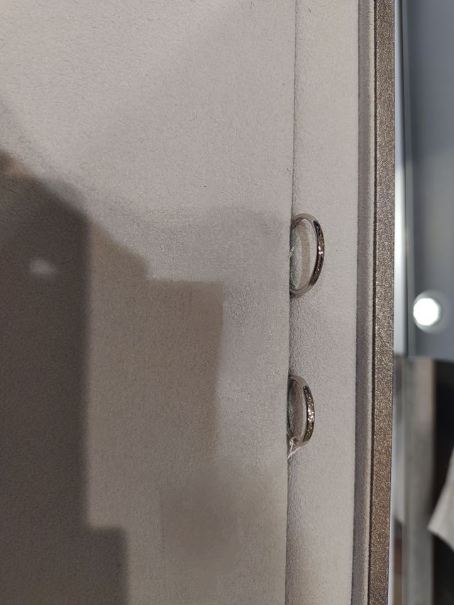 シンプルなもので、お安いリングでした