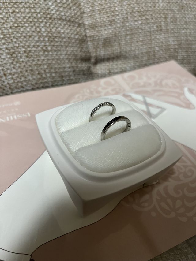 俄用の陶器指輪ケースに俄の花麗です