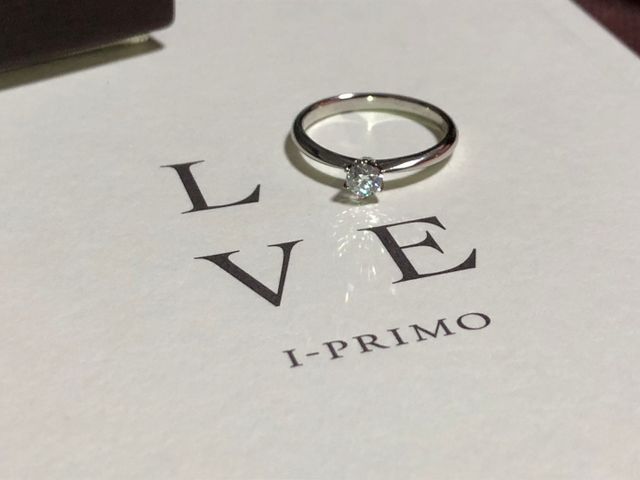 ダイヤの輝きが綺麗でした。
シンプルで王道の婚約指輪です。