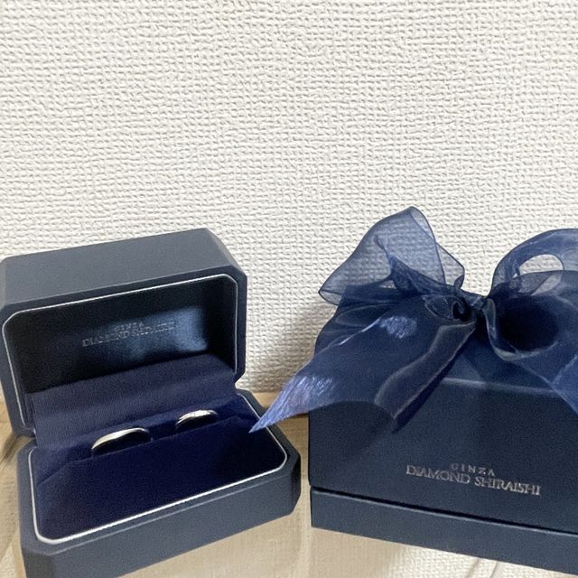 結婚指輪とボックスの写真です。