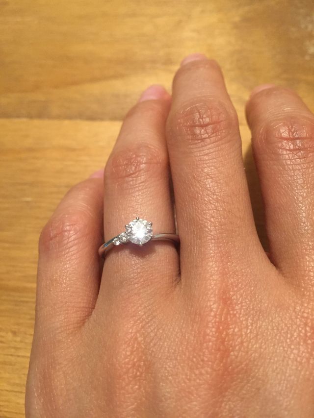 彼が選んでくれたエンゲージリングです。