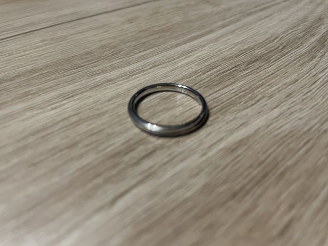 写真ではわかりにくいですが、マット加工されています。