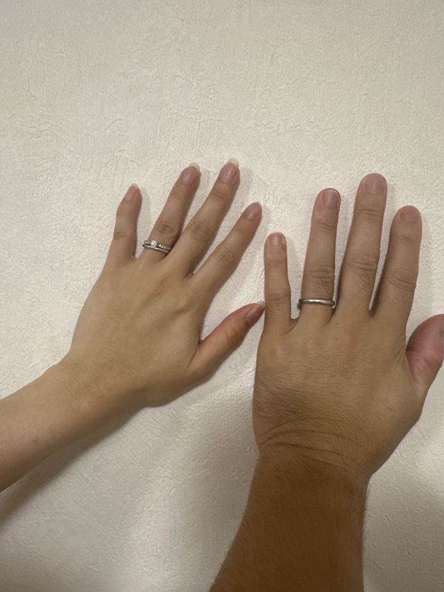 ティファニーの婚約指輪と結婚指輪です。着用時の写真です。
