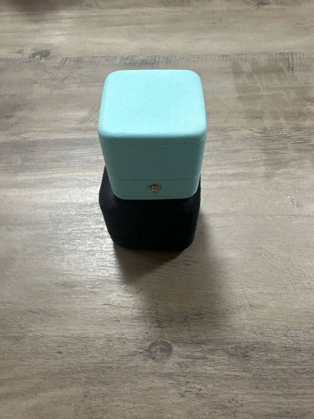 結婚指輪と婚約指輪のボックス写真です。