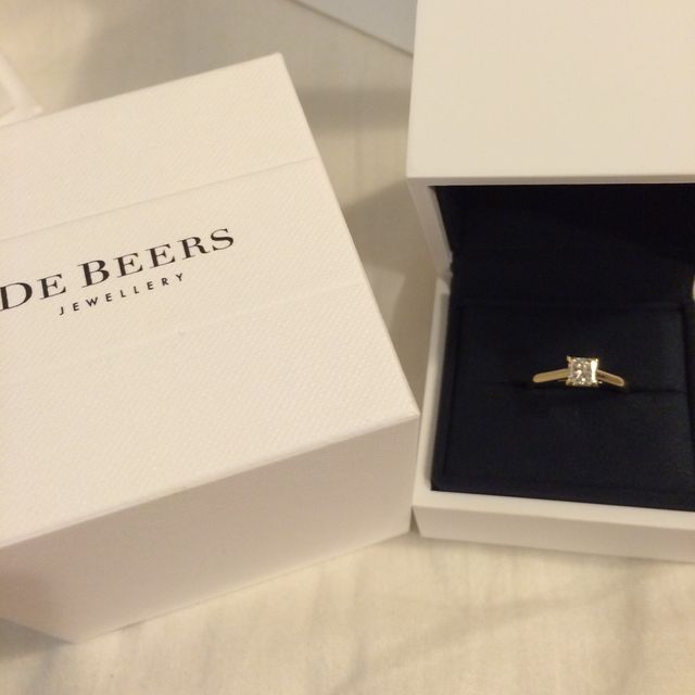 De Beers ソリテアリング プリンセスカット