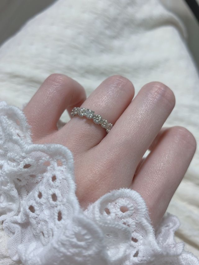 婚約指輪の着用画像