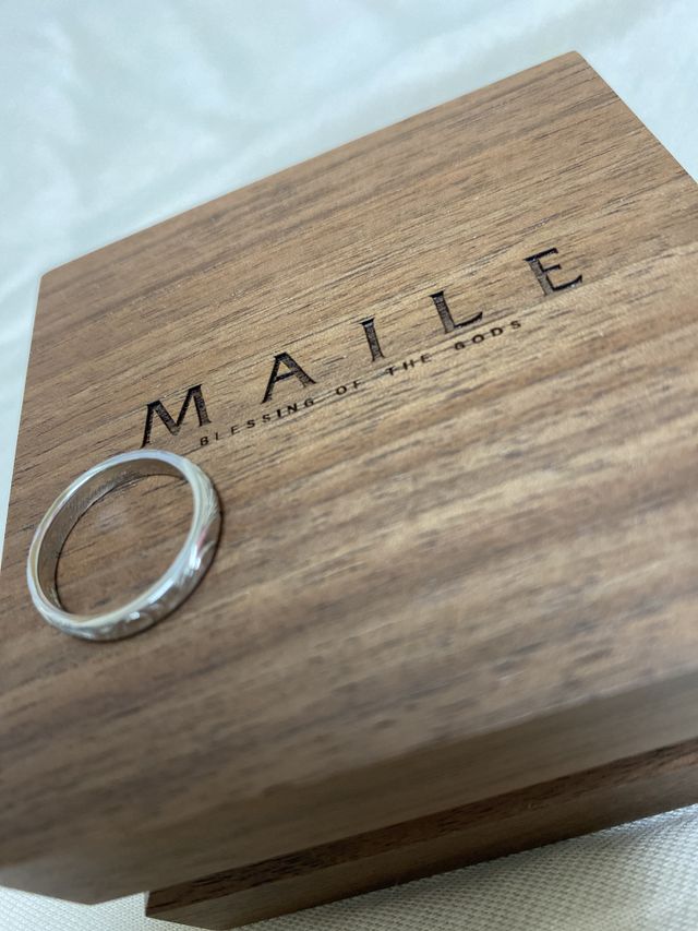 ハワイでひとつひとつ手彫りされている結婚指輪です。