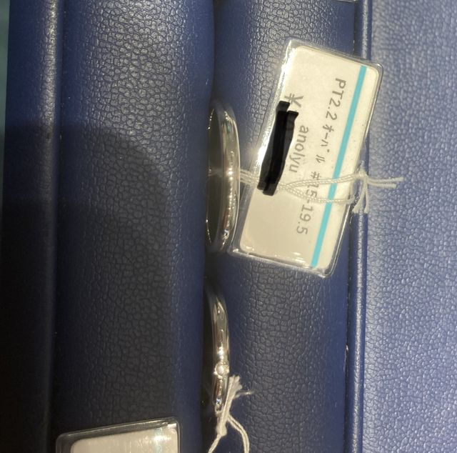 値段の所は黒マーカーを引いています