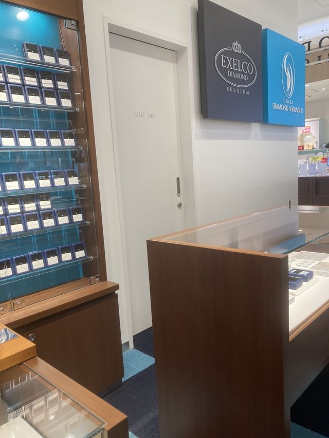 お店の中から撮影したものです