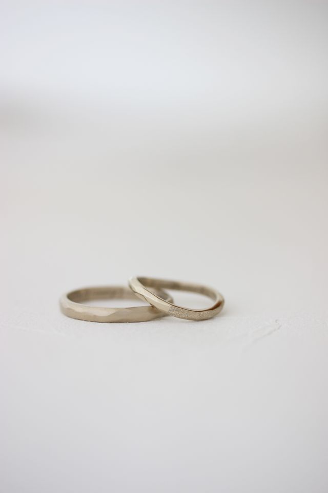 2人ともシャンパンゴールドの色にしました。