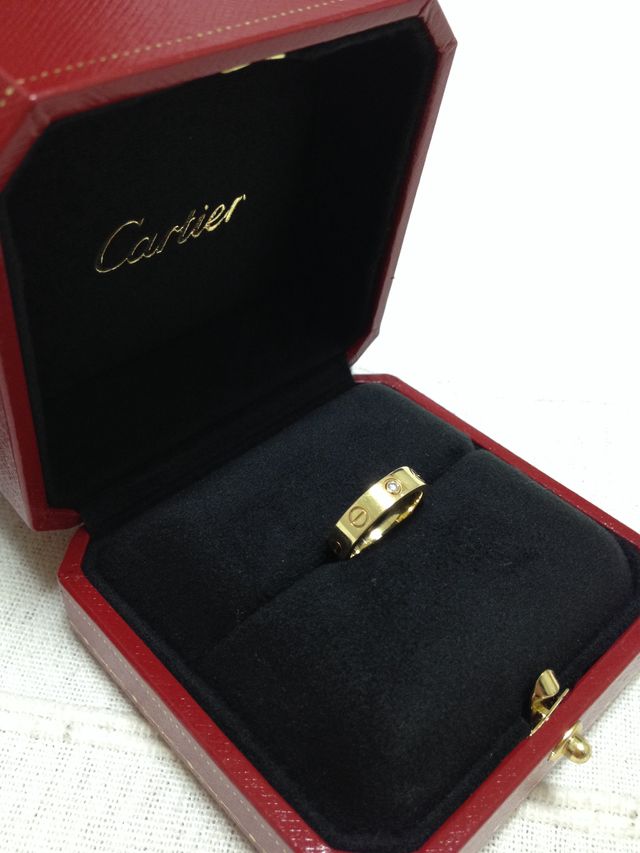 箱に入った状態の指輪2