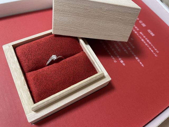 木箱に入って、担当者の素敵なお手紙と共に届きました。