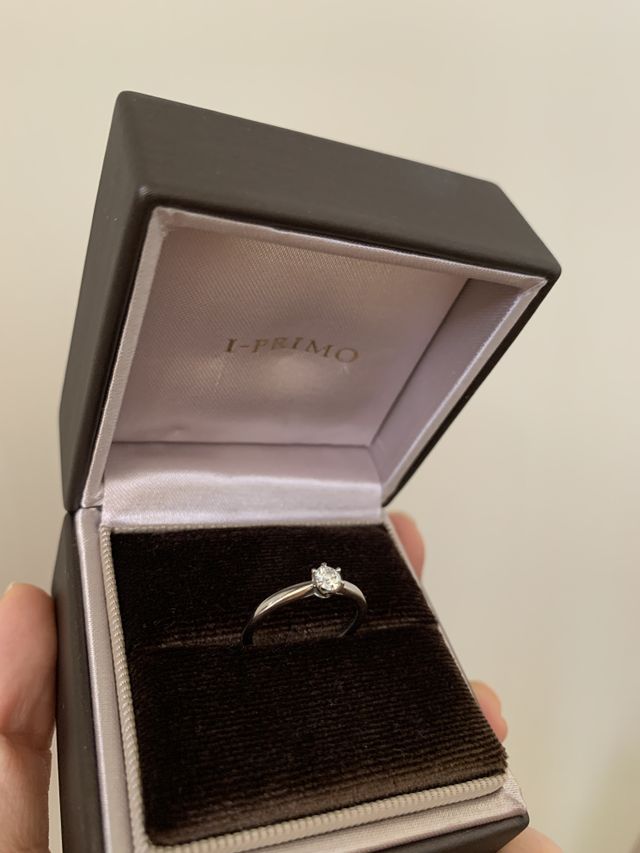 ボックスに入っている婚約指輪です♪