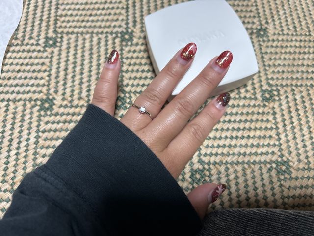 指輪のダイヤはこの位が可愛いです。昼間も夜も煌めきます。