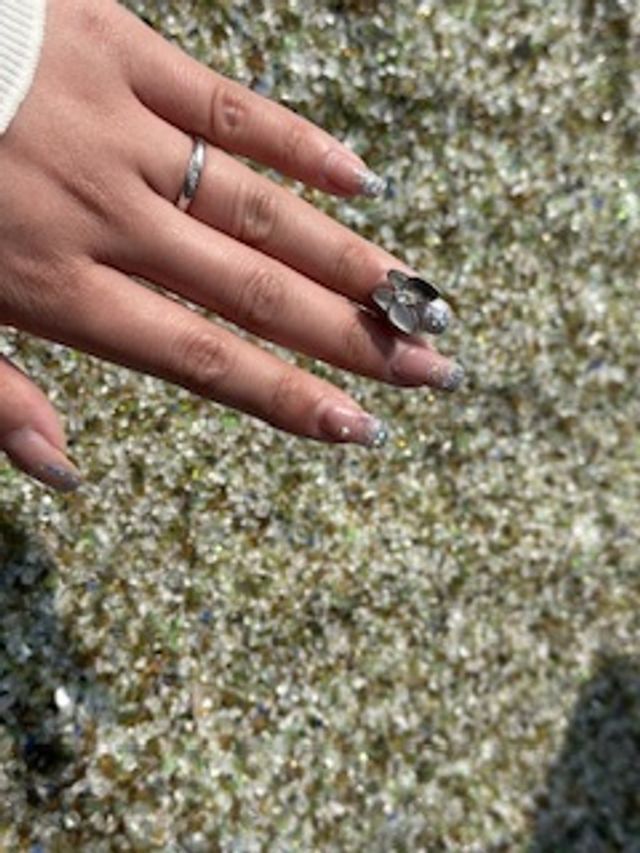 シンプルですがキラキラしていてすごく可愛いです。