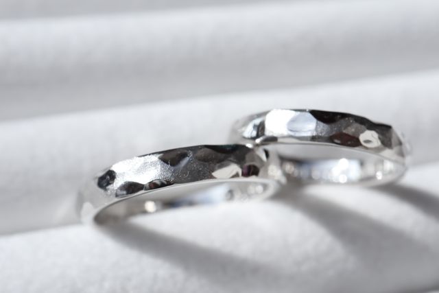 ツヤツヤとマットが混ぜ合わされた自分たちのオリジナルリング