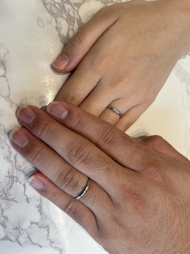 2人の手がハートになるようにと、この形で撮りました。