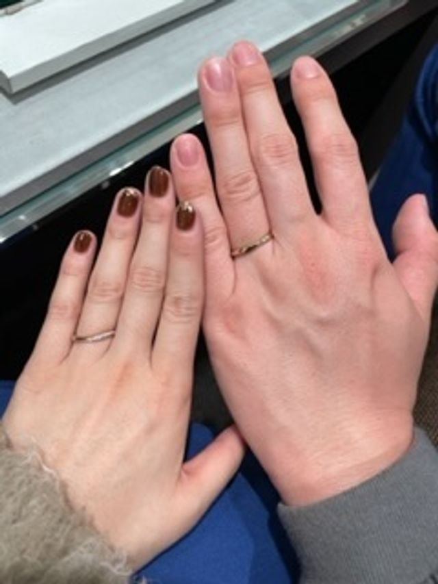 ペールブラウンゴールドという色味です。
ブルベによく合います