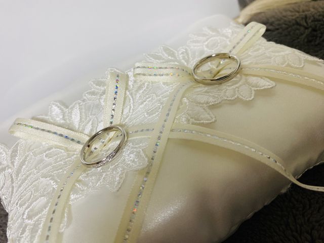 女性の方にはダイヤ、男性にもデザインがあり素敵な指輪です。
