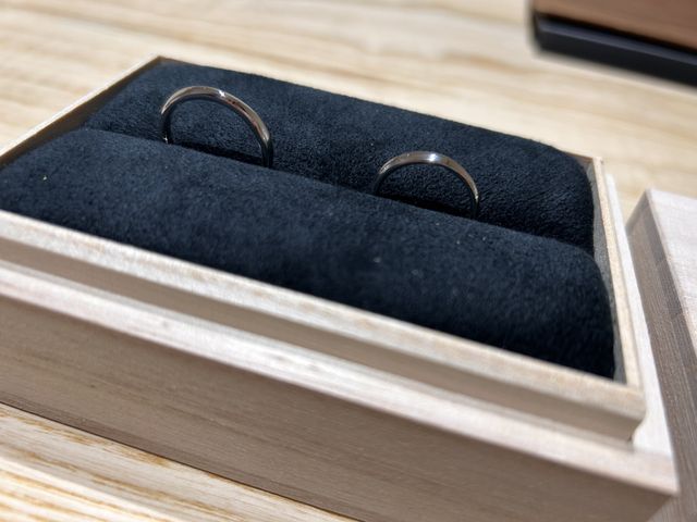 リングピローは紺色でしっかりしています。