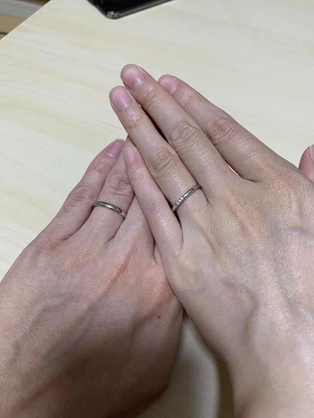 スリーサイドというタイプの指輪を購入しました。