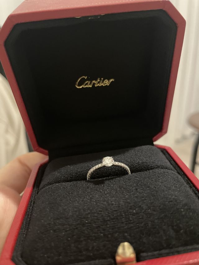 婚約指輪です。