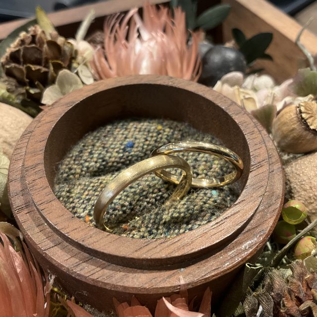 K18YG 旦那さんは2.5ミリヘアライン私は2ミリクリア