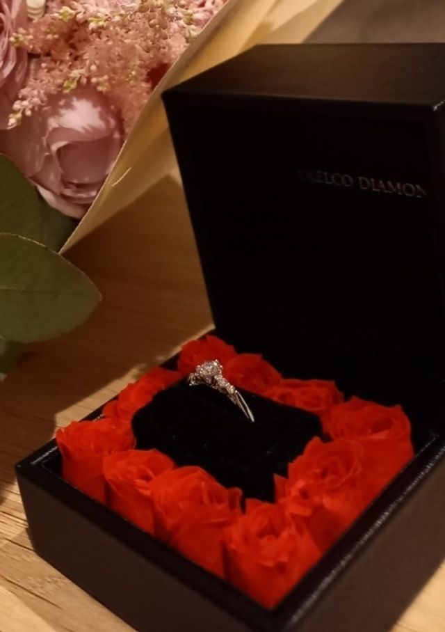 ダイヤモンドでプロポーズをして頂きリングは一緒に選びました。