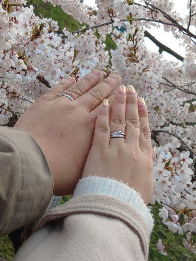 ダイヤが綺麗で指輪のかたちも気に入っています！大満足です！