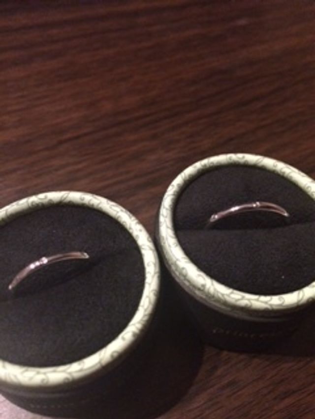 七人の小人を意味する７つの石が埋め込まれています。