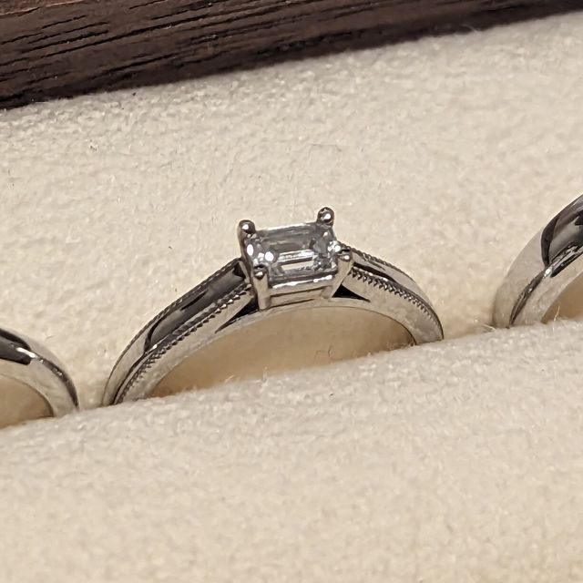 結婚指輪のケースに一緒に入れています