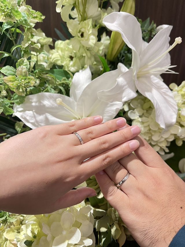 お店のお花を背景に写真を撮ってくださいました