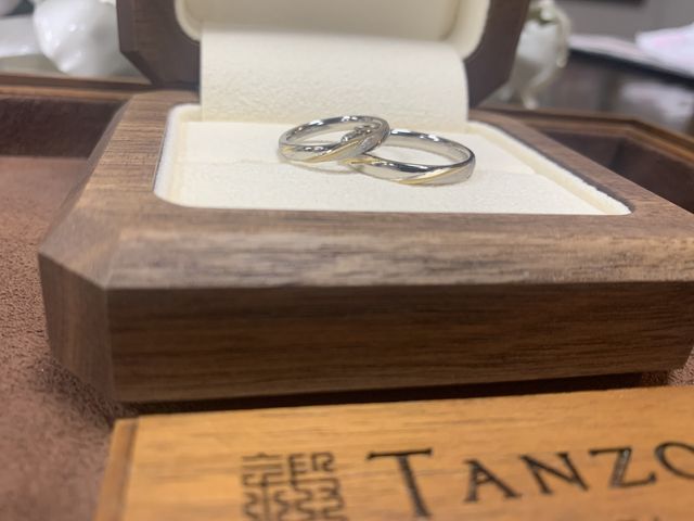 ゴールドとプラチナの2色を入れたくて1からデザインしました。