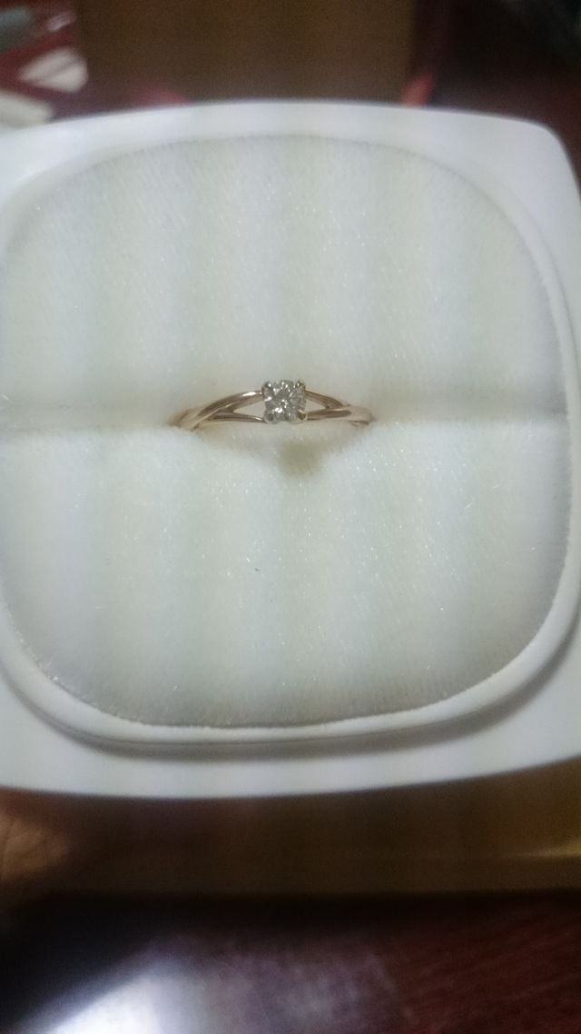 ピンクゴールドです