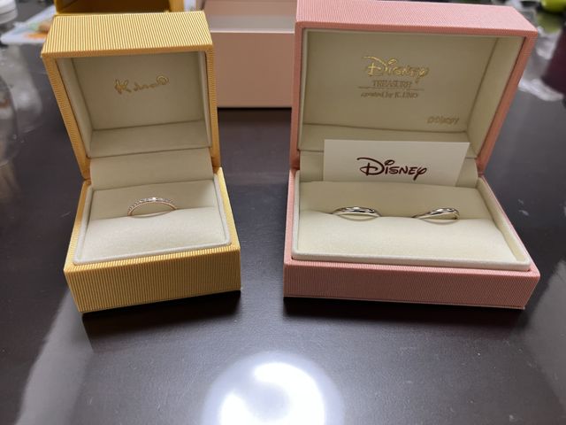 ペアで買いました。ディズニーの刻印をしていただきました。