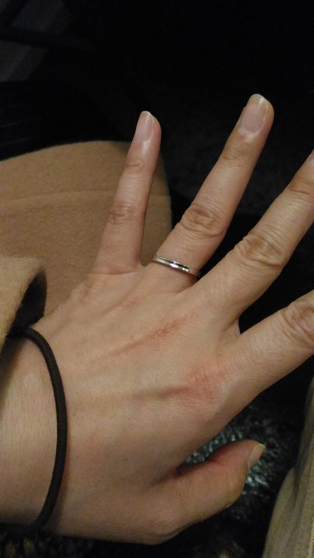 中央に溝のあるデザイン