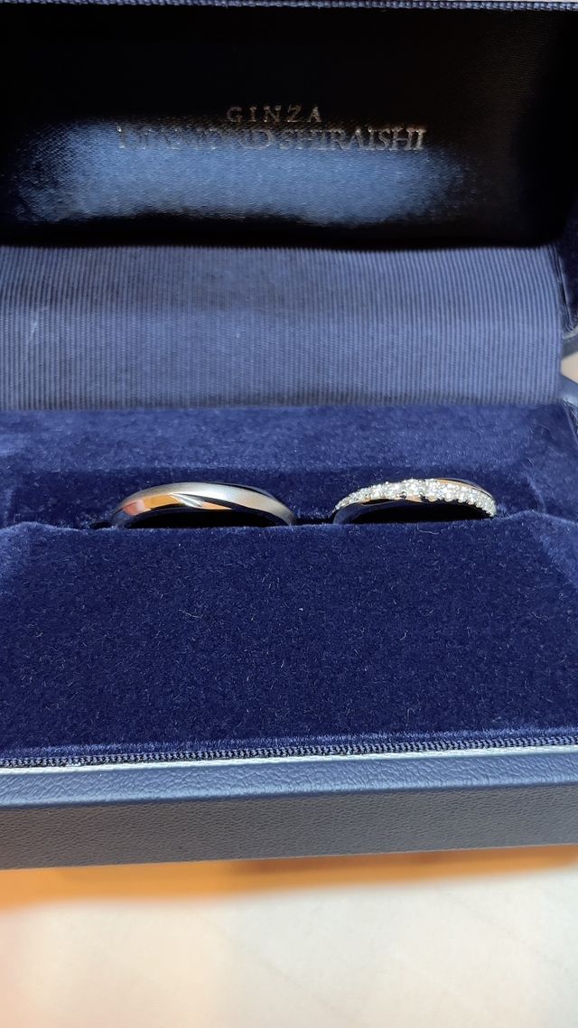 真ん中一粒は、ダイヤモンドが大きくて、存在感があります。