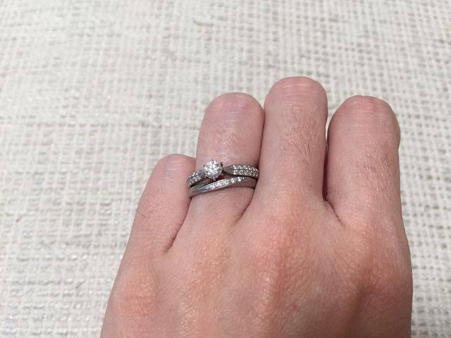 立て爪の指輪です。