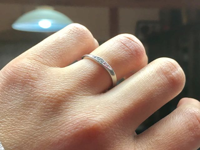 私の方はダイヤ入りなので手を動かす度にキラキラ綺麗です。