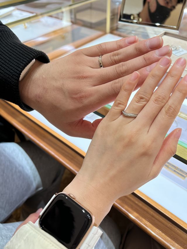 宝石が連なっていて、緩やかなV字なのがお気に入りです