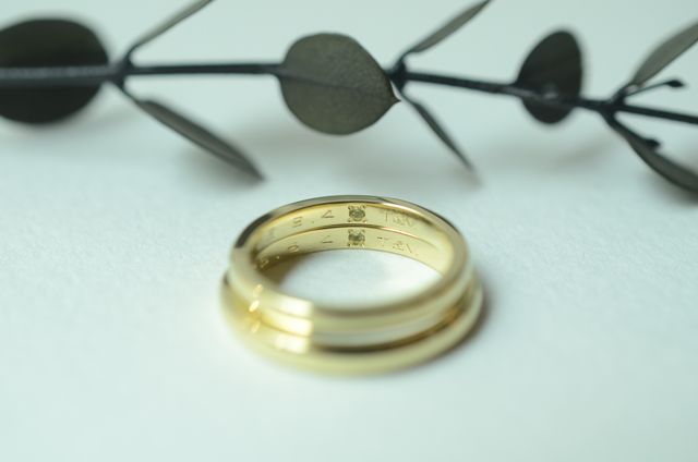 グリーンゴールドの指輪にしました。