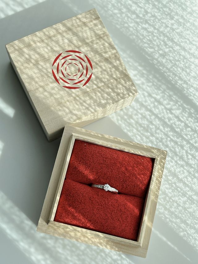 桐箱に入ってて可愛いく保管できます。