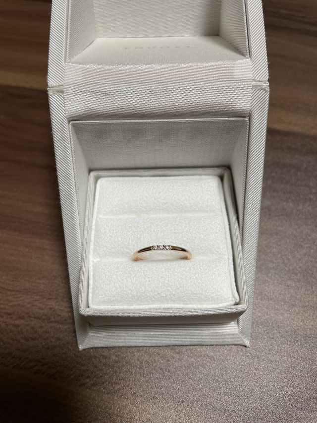 ピンクゴールドでダイヤがとても輝いています