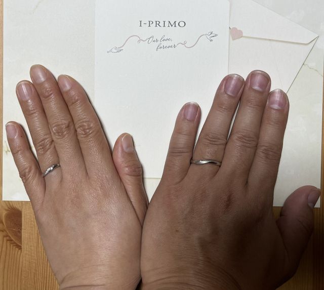 指輪をつけた時の写真です