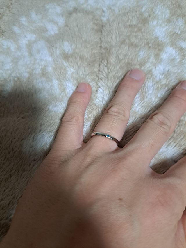 美女と野獣をイメージして新郎はブルーダイヤを表面に入れました