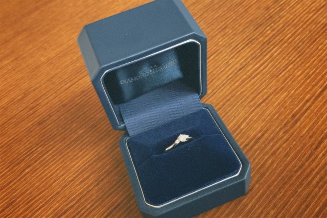 シンプルな婚約指輪が欲しかったのでこれに決めました
