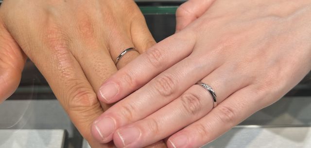 さりげなくダイヤがキラキラしていて、凄く素敵でした！