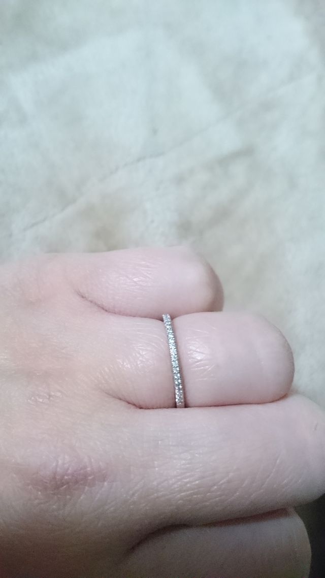 よく見るとキラキラしているかな？くらいの輝き